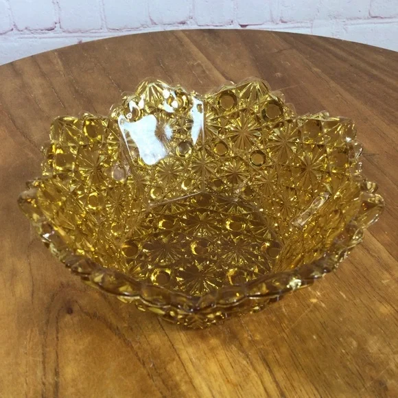 Vintage Daisy and Buttons Amber Glass Bowl - Picture 2 of 8